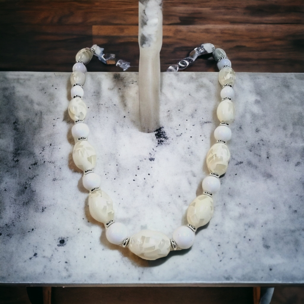 Vintage 1950s Mid Century Chunky Lucite Beaded Necklace